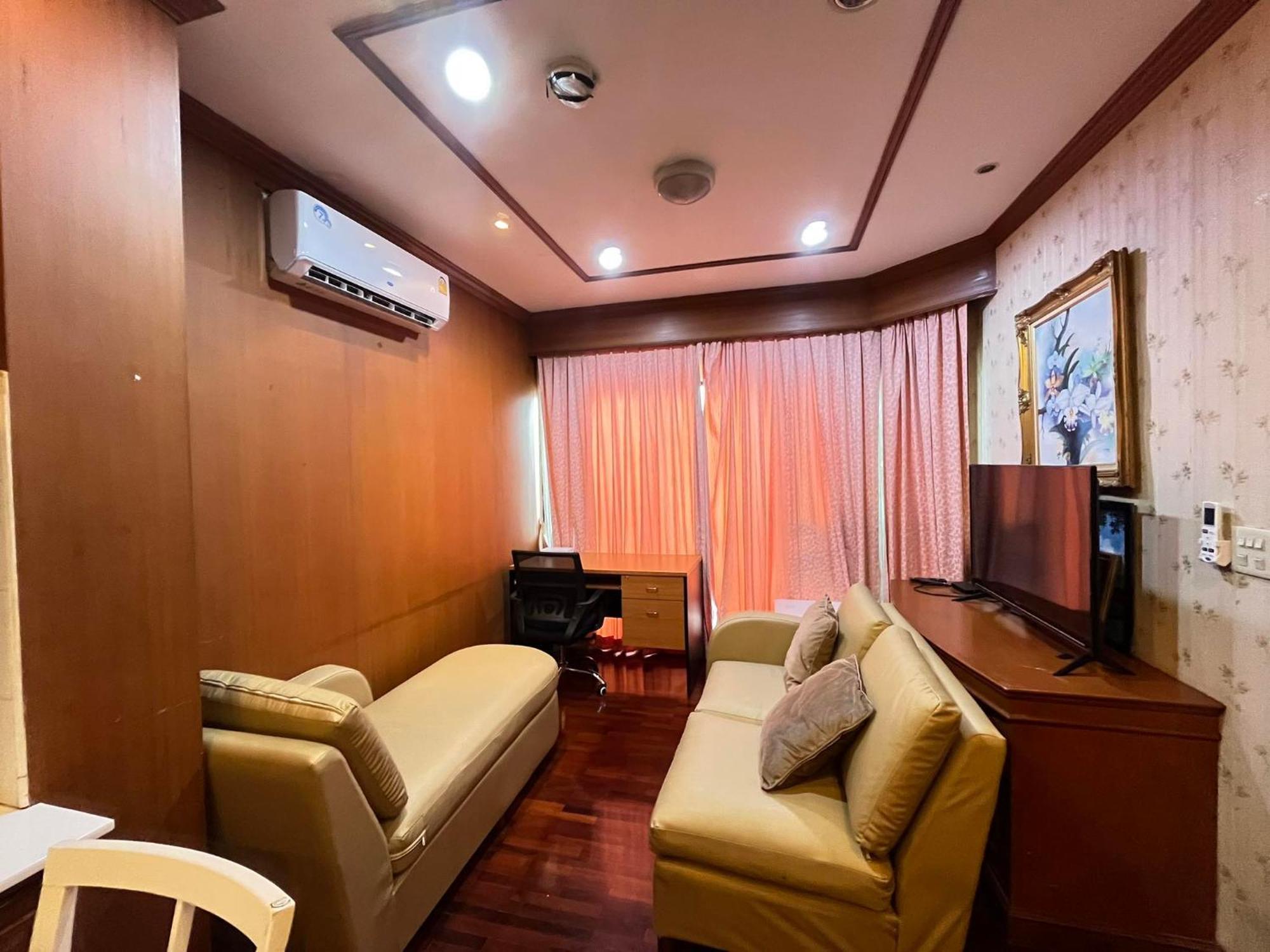 Grand Diamond Condo Suites Bangkok Exterior photo