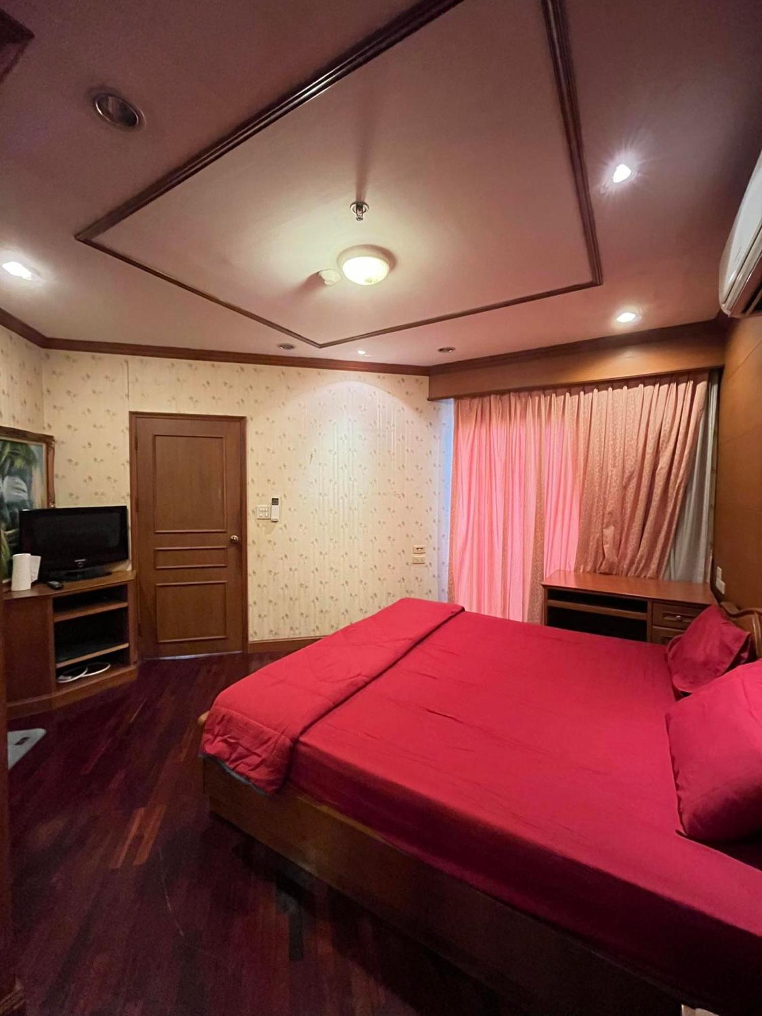 Grand Diamond Condo Suites Bangkok Exterior photo